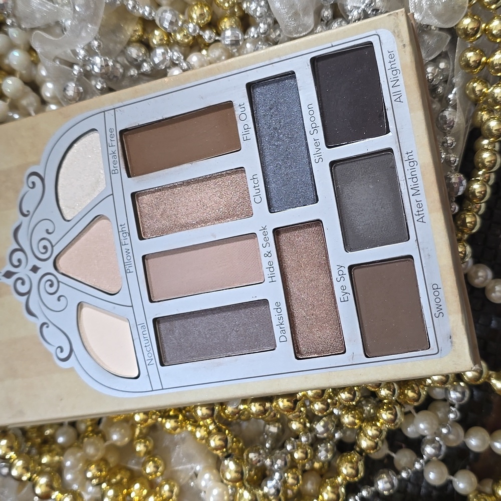 Pretty Vulgar Nightingale Eyeshadow palette
